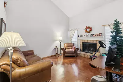 722 Creekwood Court, Lewisville, TX 75067 - Photo 11