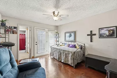 722 Creekwood Court, Lewisville, TX 75067 - Photo 15