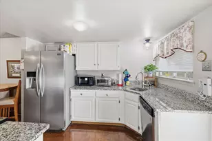 722 Creekwood Ct, Lewisville, TX 75067 - Photo 7