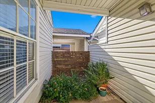 722 Creekwood Ct, Lewisville, TX 75067 - Photo 17