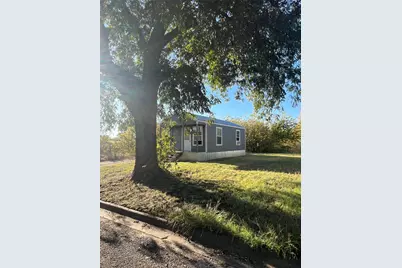 414 Cowan Street, Bowie, TX 76230 - Photo 3