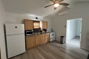 414 Cowan St, Bowie, TX 76230 - Photo 5