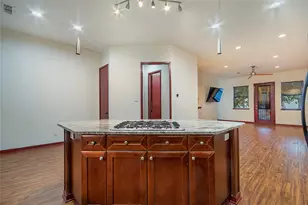 1016 Liberty St, Dallas, TX 75204 - Photo 3