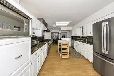 2425 Northgate Drive W, Irving, TX 75062 - Photo 17