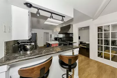 2425 Northgate Drive W, Irving, TX 75062 - Photo 9