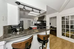 2425 Northgate Dr W, Irving, TX 75062 - Photo 9