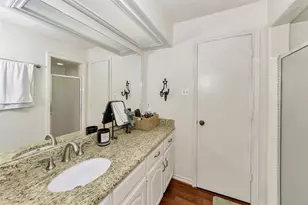 2425 Northgate Dr W, Irving, TX 75062 - Photo 27