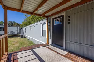 309 W Bryant St, Elm Mott, TX 76640 - Photo 21