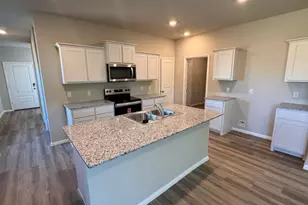 325 Wildrose Cir, Cleburne, TX 76033 - Photo 3