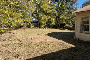 1070 15th St SE, Paris, TX 75460 - Photo 9