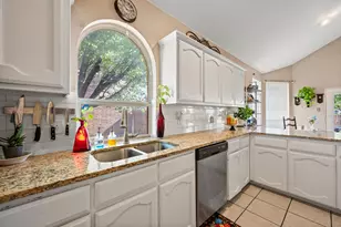 10549 Fossil Hill Dr, Fort Worth, TX 76131 - Photo 11