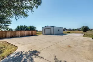 20240 Willow Glade Cir, Pilot Point, TX 76258 - Photo 9