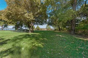 2569 Castle Cir, Fort Worth, TX 76108 - Photo 33