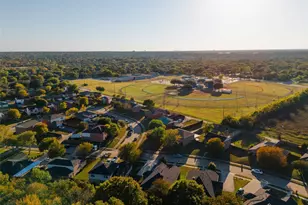 1357 Lake Grove Ln, DeSoto, TX 75115 - Photo 39