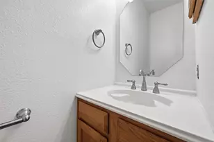 1504 Creek Bank Ln, Arlington, TX 76014 - Photo 11