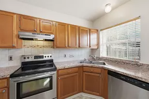 1504 Creek Bank Ln, Arlington, TX 76014 - Photo 9