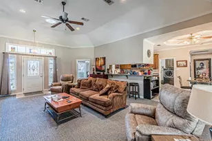 617 Parker Ln, Granbury, TX 76048 - Photo 11