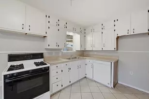 508 N Jordan St, Whitesboro, TX 76273 - Photo 9