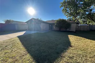 625 Edwards Dr, Saginaw, TX 76179 - Photo 1