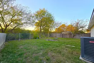 7546 Rice Ln, Dallas, TX 75241 - Photo 19