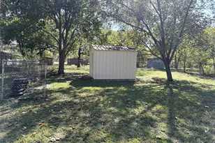 225 College St, Roxton, TX 75477 - Photo 19