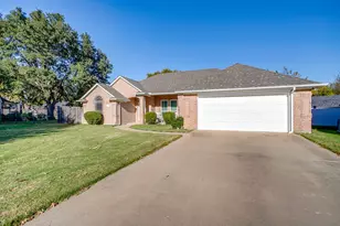 1125 Starling Ct, Burleson, TX 76028 - Photo 3