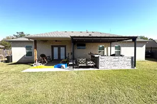 702 Pillar St, Bowie, TX 76230 - Photo 29