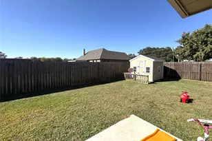 702 Pillar St, Bowie, TX 76230 - Photo 31