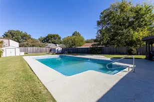 108 Haywood Dr, Benbrook, TX 76126 - Photo 23