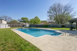 108 Haywood Dr, Benbrook, TX 76126 - Photo 9