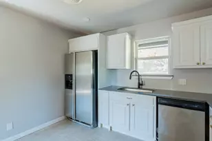 4200 Kenwood Ct, Fort Worth, TX 76103 - Photo 9