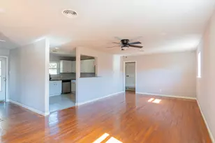 4200 Kenwood Ct, Fort Worth, TX 76103 - Photo 5