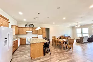 318 E 4th St, Lindsay, TX 76250 - Photo 13