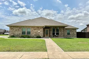 318 E 4th St, Lindsay, TX 76250 - Photo 1