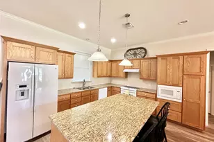 318 E 4th St, Lindsay, TX 76250 - Photo 9