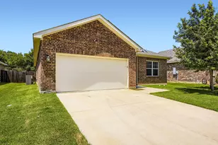 421 Starboard Dr, Crowley, TX 76036 - Photo 3