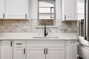 3920 Vanette Ln, Dallas, TX 75216 - Photo 11