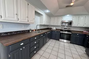 2202 Carriage Estates Rd, Sherman, TX 75092 - Photo 7