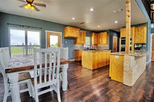 209 E Meadows St, Saint Jo, TX 76265 - Photo 7