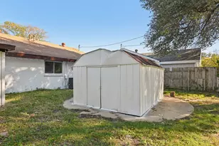 109 Harper Ct, Grand Prairie, TX 75051 - Photo 35