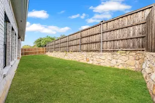 6425 St George Ct, North Richland Hills, TX 76180 - Photo 3