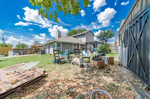 2671 Clayton Oaks Dr, Dallas, TX 75227 - Photo 35