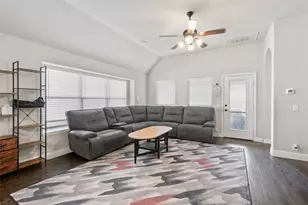 212 Providence Dr, Van Alstyne, TX 75495 - Photo 11