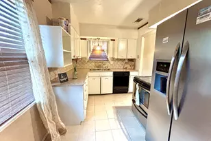 1822 Finley Rd, Irving, TX 75062 - Photo 9