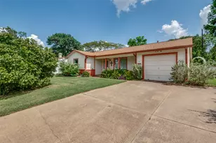 1822 Finley Rd, Irving, TX 75062 - Photo 3