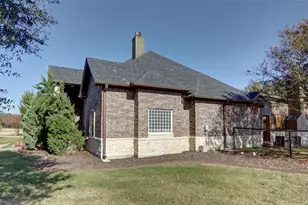 1007 Bentwater Pkwy, Granbury, TX 76049 - Photo 3