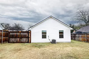 214 E Clay St, Bowie, TX 76230 - Photo 25
