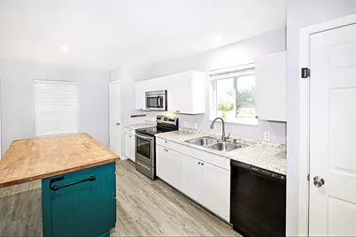 214 E Clay Street, Bowie, TX 76230 - Photo 13