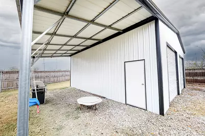 214 E Clay Street, Bowie, TX 76230 - Photo 27