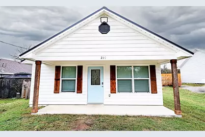 214 E Clay Street, Bowie, TX 76230 - Photo 1